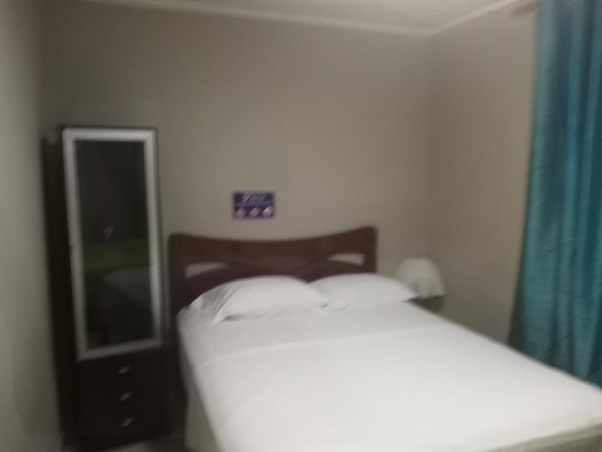 Hotel Premier Inn Манта Экстерьер фото