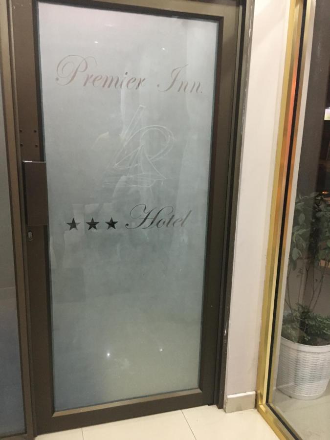 Hotel Premier Inn Манта Экстерьер фото